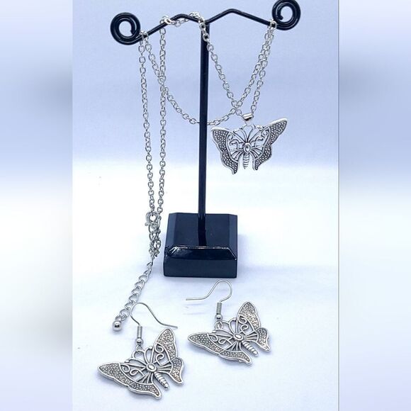 🦋 Silver Filagree Butterfly Necklace + Earrings Matching 3pc Jewelry Set Gift - Picture 8 of 10